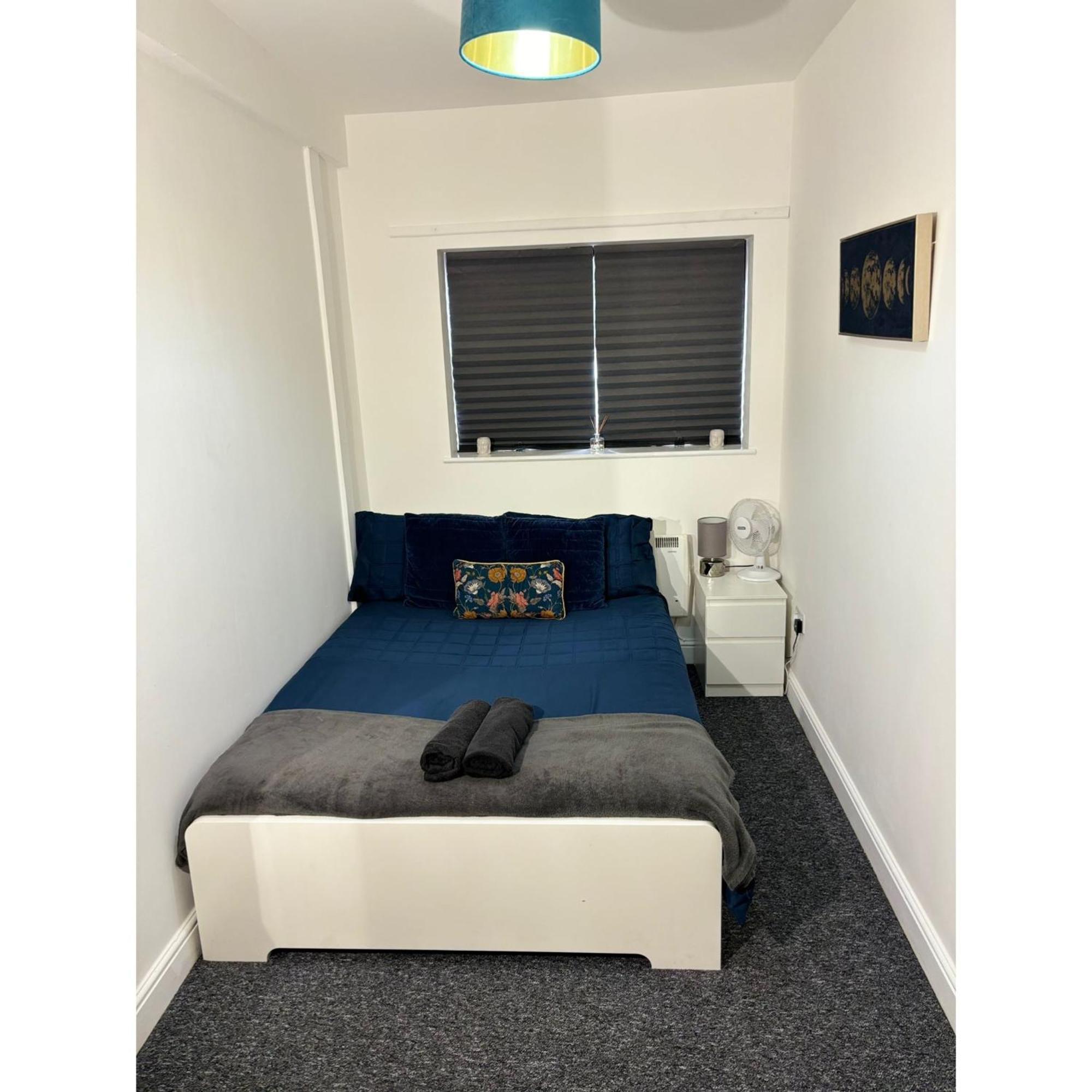 Enjoy A Spacious Lounge With A Cozy Sofa Bed And A Private Ensuite Bedroom 웬즈버리 외부 사진