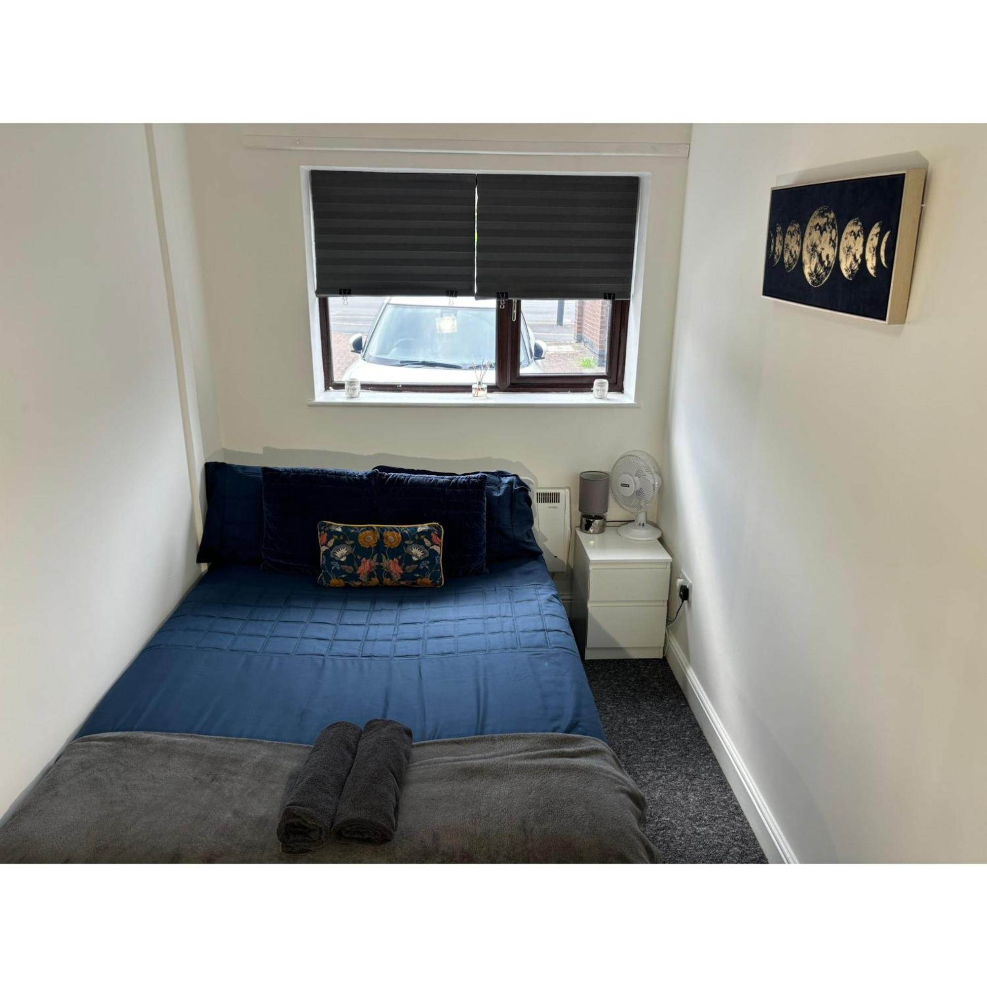 Enjoy A Spacious Lounge With A Cozy Sofa Bed And A Private Ensuite Bedroom 웬즈버리 외부 사진