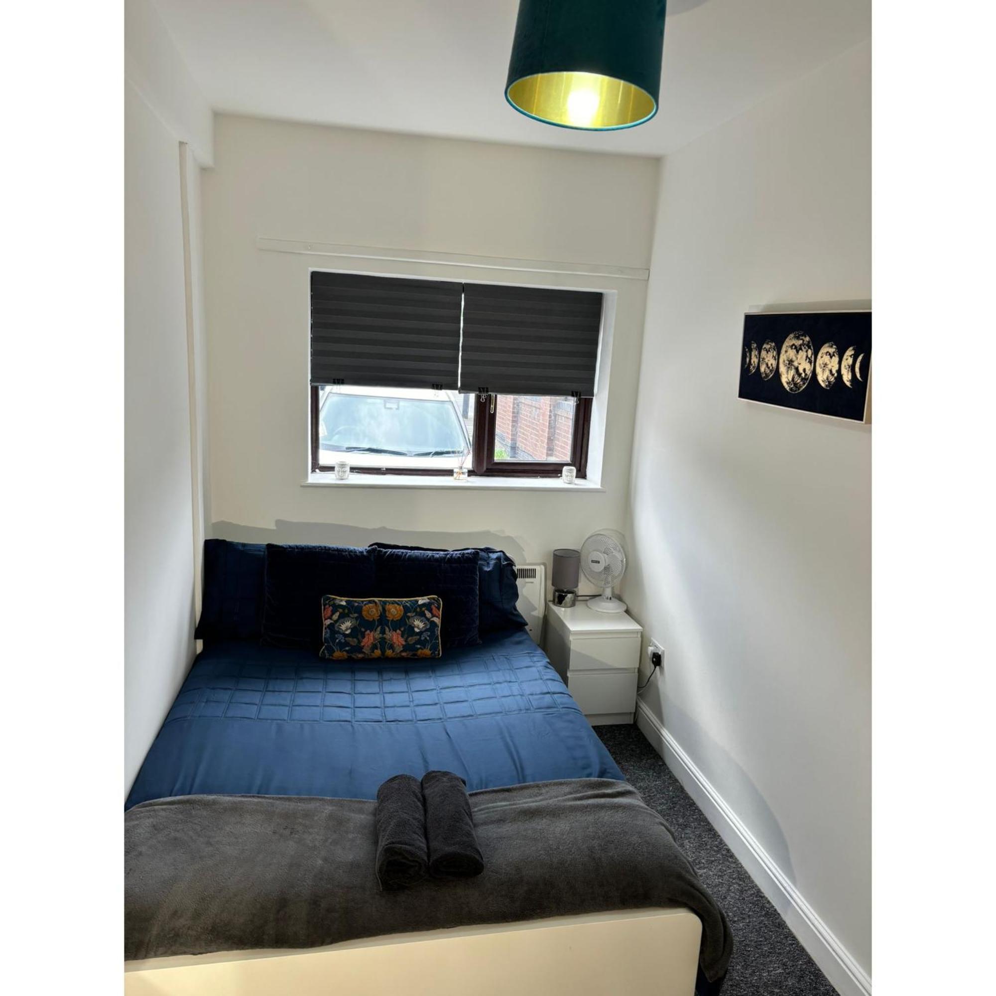 Enjoy A Spacious Lounge With A Cozy Sofa Bed And A Private Ensuite Bedroom 웬즈버리 외부 사진