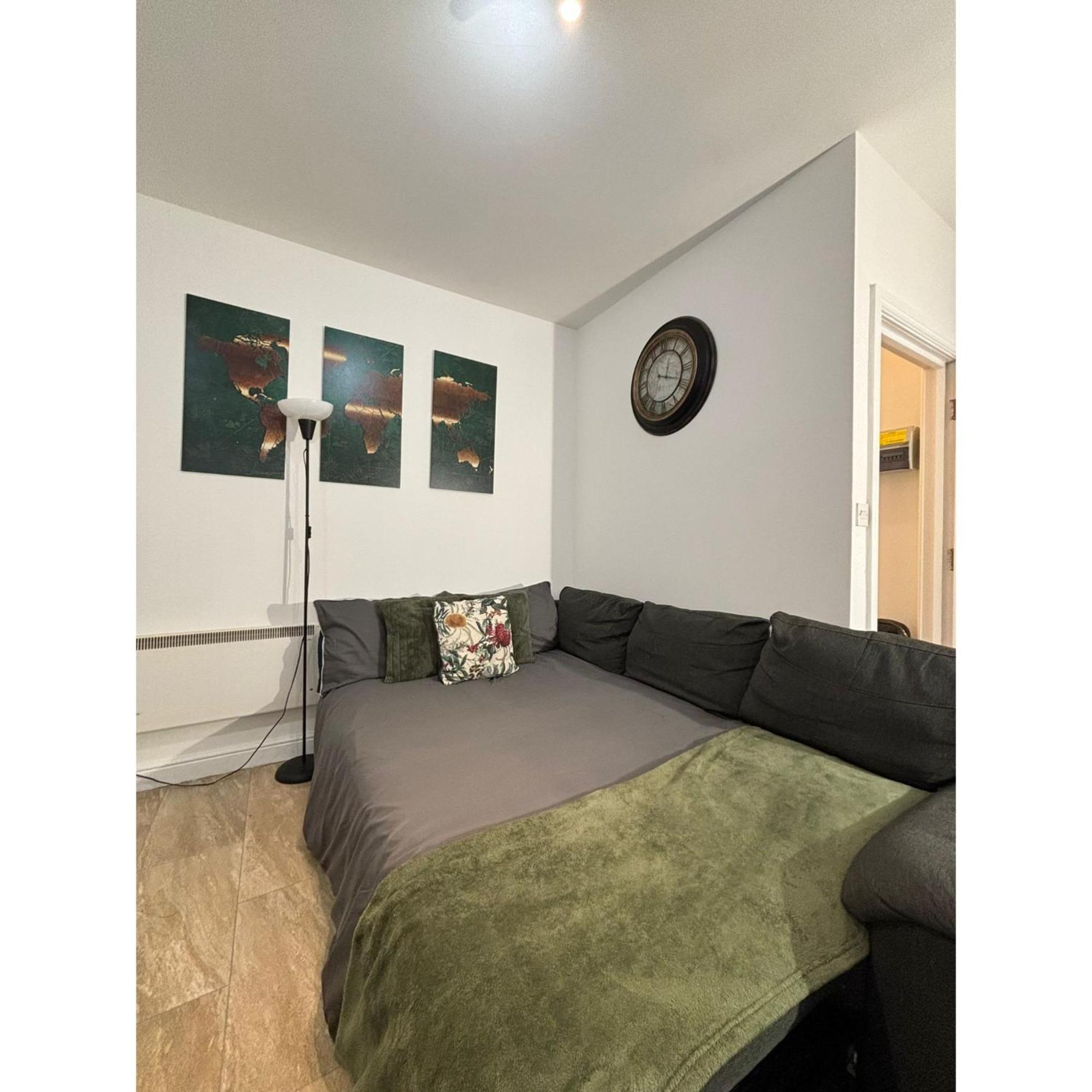Enjoy A Spacious Lounge With A Cozy Sofa Bed And A Private Ensuite Bedroom 웬즈버리 외부 사진