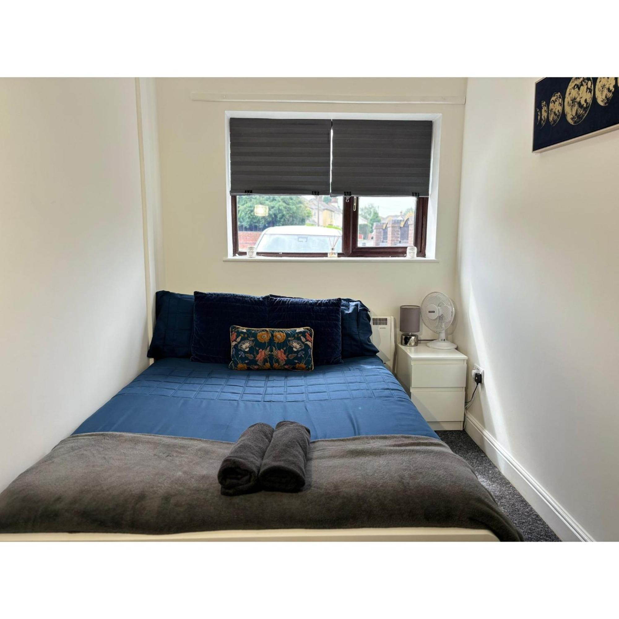 Enjoy A Spacious Lounge With A Cozy Sofa Bed And A Private Ensuite Bedroom 웬즈버리 외부 사진